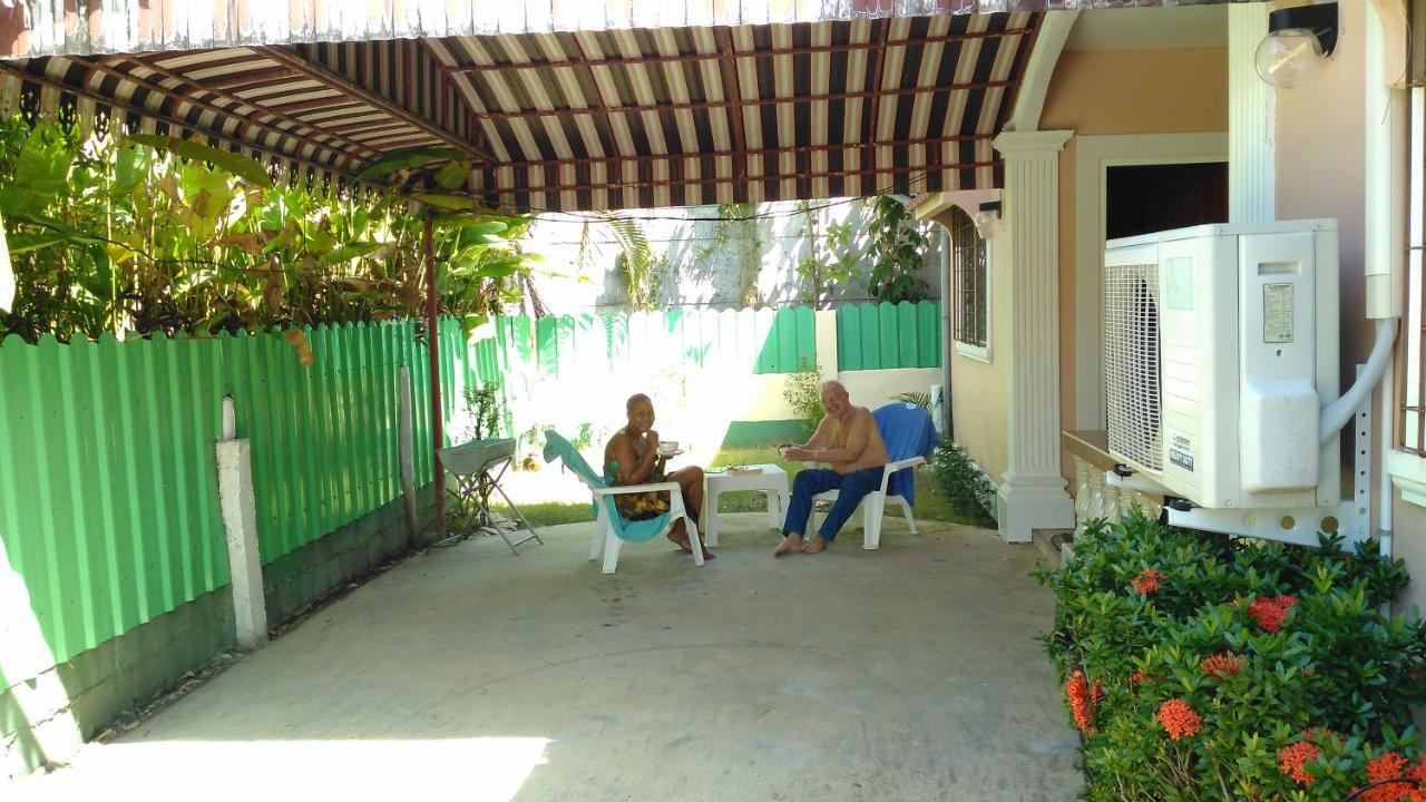 Studio With Aircon N Kitchen Pantai Bang Tao Luaran gambar